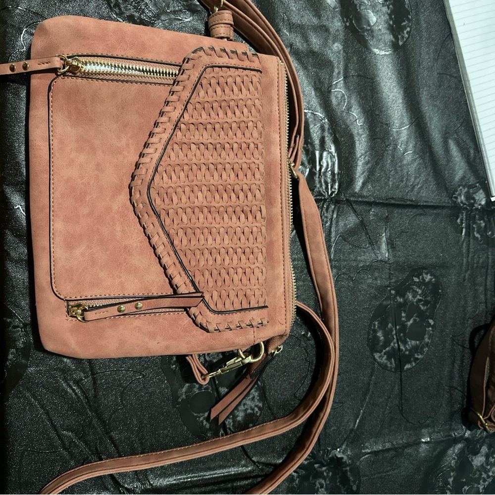 VR NYC Womens 8" x 9.5" x 2.5" Clay Magnetic Flap Closure Woven Crossbody Bag